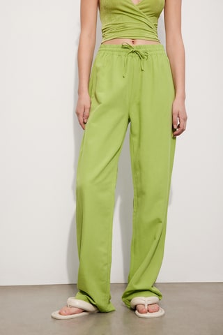 Envii Wide leg Broek 'Onyx' in Groen: voorkant