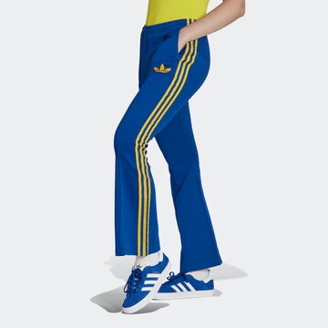 évasé Pantalon 'Adicolor 70S ' ADIDAS ORIGINALS en bleu : devant