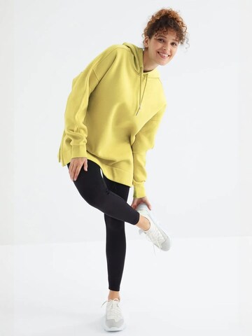 Tommy Life Sweatshirt in Yellow
