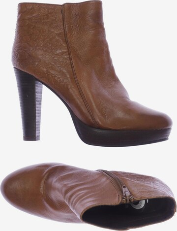 sacha Dress Boots in 40 in Brown: front