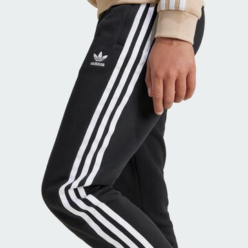 Tapered Pantaloni 'Trefoil' di ADIDAS ORIGINALS in nero