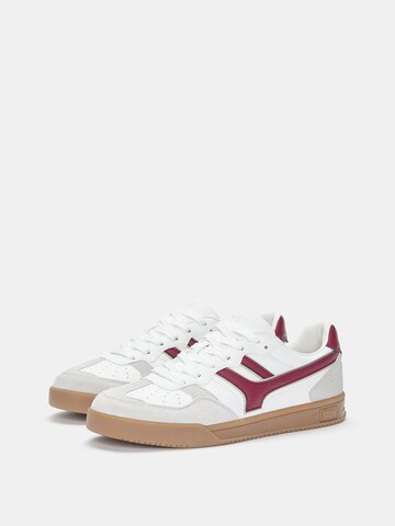 Sneaker bassa di Pull&Bear in bianco