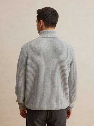 DAN FOX APPAREL Свитер 'Georg' в Серый