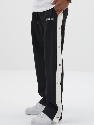 Koyumi Regular Sportbroek 'Druckknöpfen  mit weißen Streifen' in Zwart