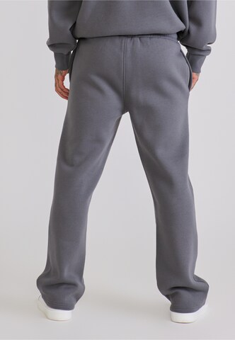 Loosefit Pantaloni 'Essentials' di SikSilk in grigio