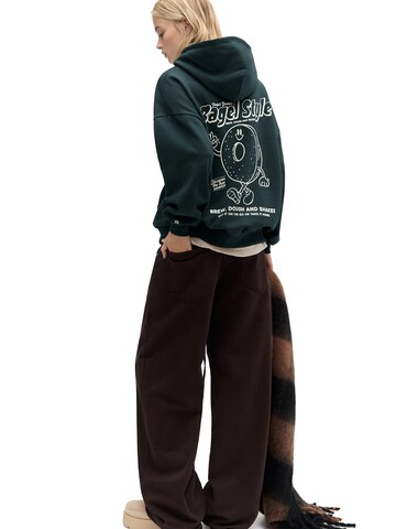 Pull&Bear Суичър в зелено