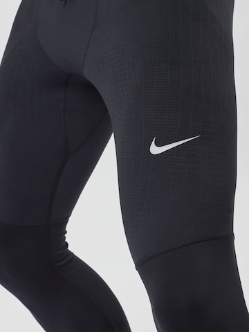 Skinny Pantaloni sportivi 'Phenom' di NIKE in nero