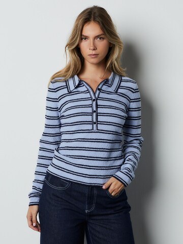 T-shirt Next en bleu : devant