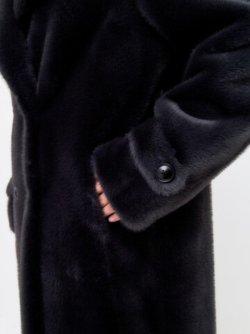 CESARE GASPARI Winter coat in Black