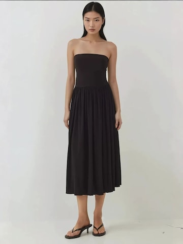 Hiccup Kleid in Schwarz: Vorderseite