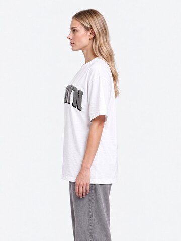 Maglietta 'CLBYN® Premium T-Shirt' di CLBYN® in bianco