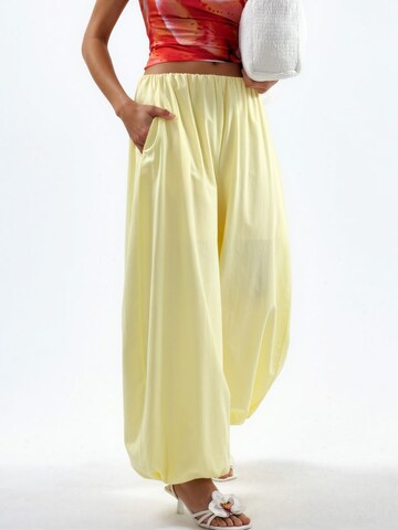 Pantalon Busem en jaune : devant