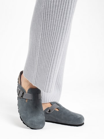 pelēks Bayton Gumijas čības: no priekšpuses