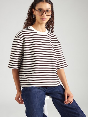 Tricou 'Emrys' de la mbym pe maro: față