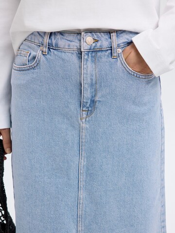 SELECTED Rok in Blauw