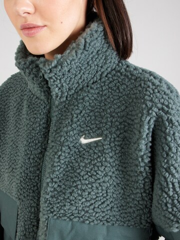 Nike Sportswear Overgangsjakke 'Essential' i grøn