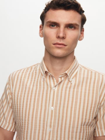D’S Damat Regular fit Button Up Shirt in Beige: front