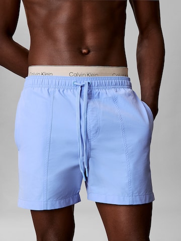 Shorts de bain Calvin Klein Swimwear en bleu : devant