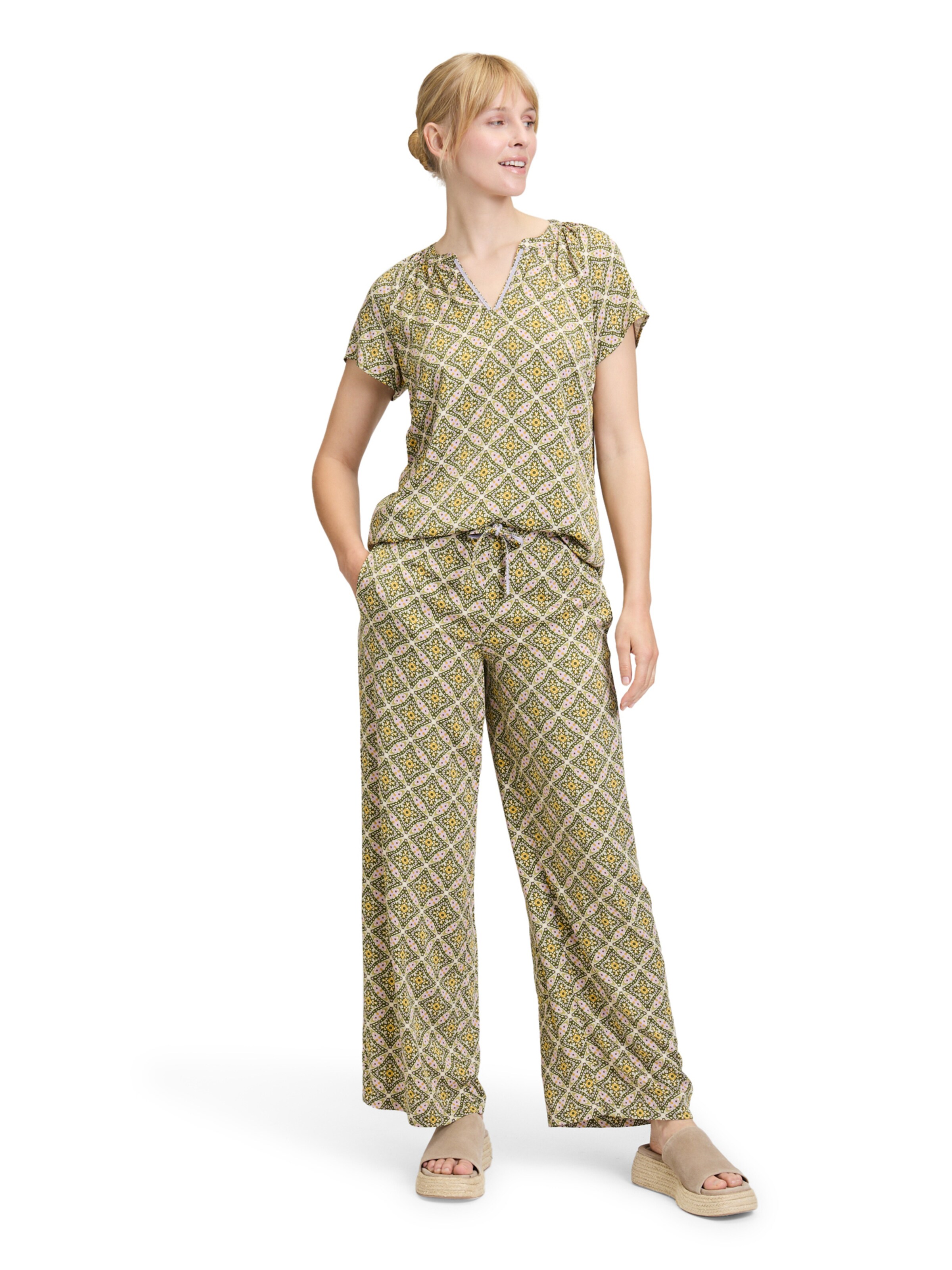 Cartoon Regular Hose in Grün