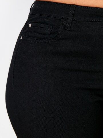 Coupe slim Jean Trendyol Curve en noir