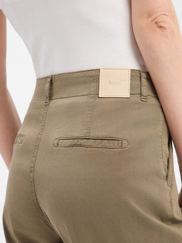 BRAX Loosefit Bandplooibroek ' Maine S ' in Bruin