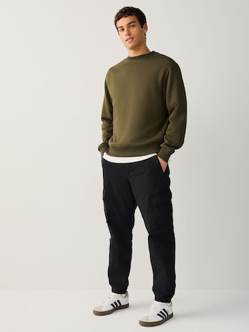 Next Tapered Cargobroek in Zwart