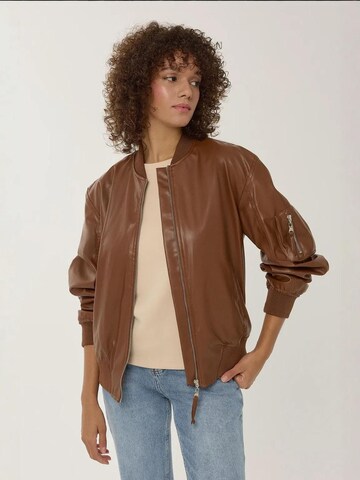 Hiccup - Casaco meia-estação em castanho