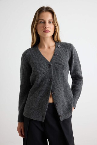 Trendyol Strickjacke in Grau: Vorderseite