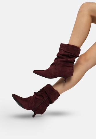 Salinyang Ankle Boots in Red