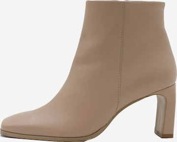 faina Ankle Boots in Beige: front
