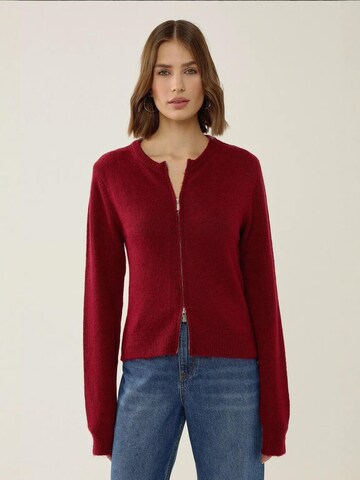 Hiccup Strickjacke in Rot: Vorderseite