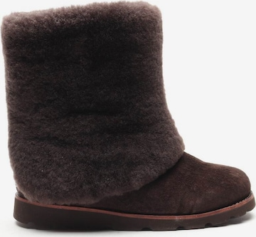 UGG Dress Boots in 37 in Brown: front