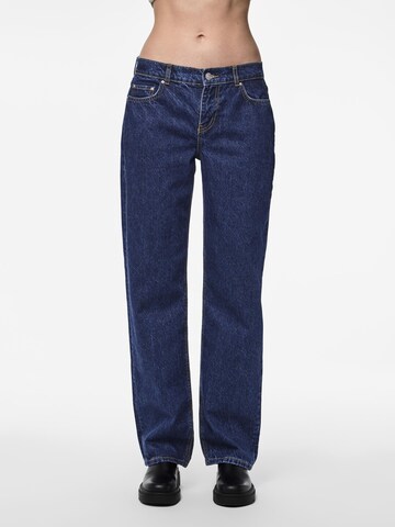 PIECES Regular Jeans 'LOLLY' in Blau: Vorderseite