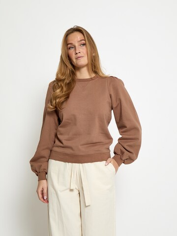 Peppercorn - Sweatshirt 'Gloria' em castanho: frente