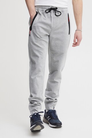 !Solid Tapered Pants 'Vinh' in Grey: front