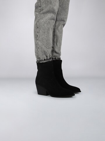 BLACKSTONE - Botas 'CASSIDY' en negro