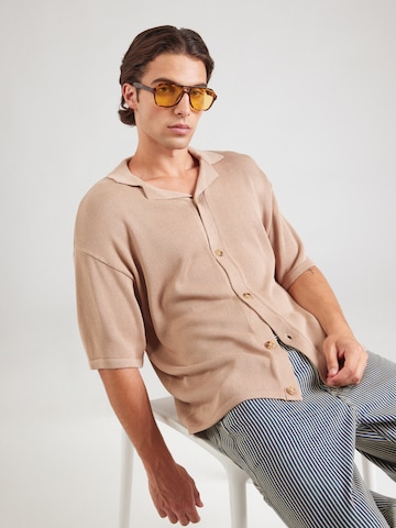 Vestes en maille TOPMAN en beige : devant