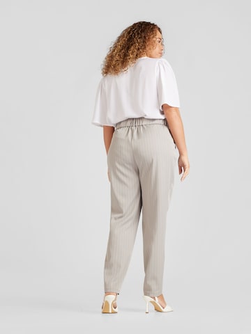 Vero Moda Curve - Tapered Pantalón plisado 'WENDY' en gris