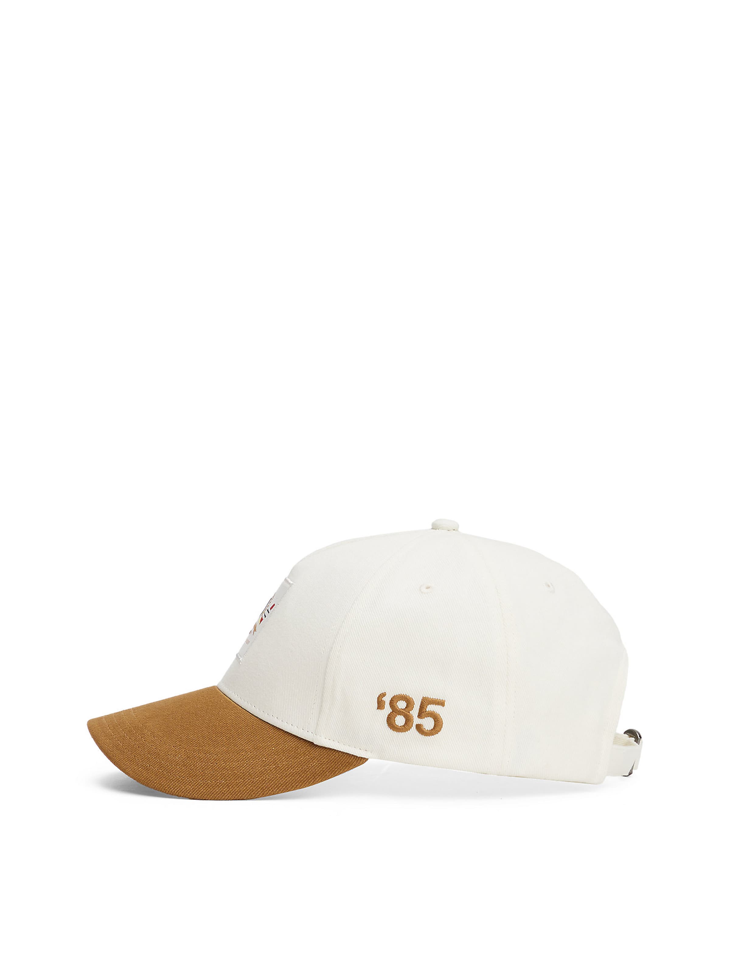 TOMMY HILFIGER Cap in Beige: front