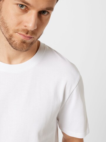 ARMEDANGELS Bluser & t-shirts 'Maarkus' i hvid