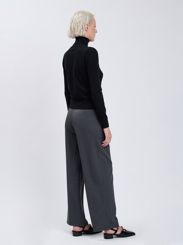 Influencer Pullover in Schwarz