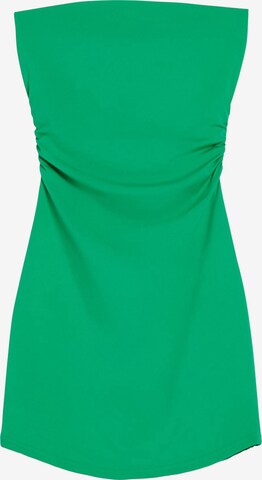 Rochie de la Bershka pe verde: față