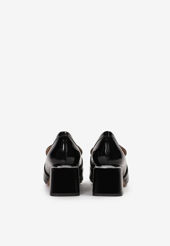 Kazar Pumps in Black