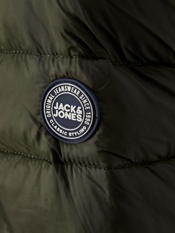 Jack & Jones Junior Демисезонная куртка 'Hero' в Зеленый