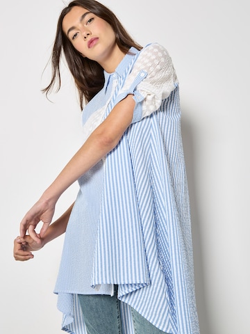 Chemisier Apricot en bleu