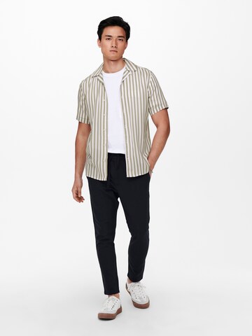 Only & Sons - Ajuste confortable Camisa 'Wayne' en gris