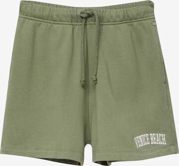 Pull&Bear Regular Trousers in Green: front