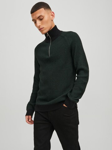 JACK & JONES Sweater in Green: front