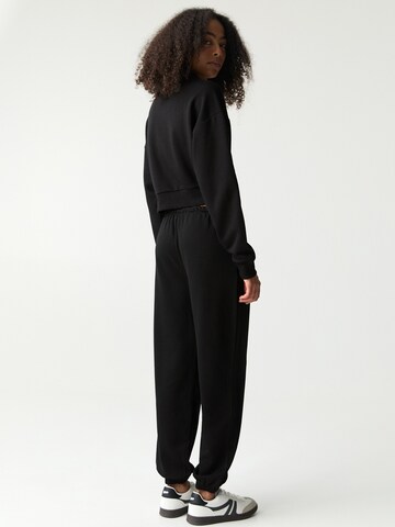 Pull&Bear Tapered Broek in Zwart