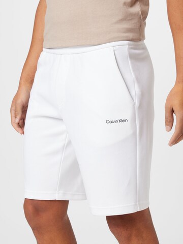 Calvin Klein Normální Kalhoty – bílá